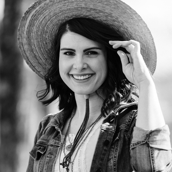 Meet your Posher, Clara - Picture 1 of 1